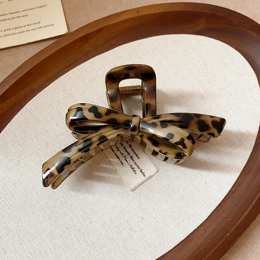 Leopard Print Acrylic Hair Clip Model HH6812 8 Leopard Print Acrylic Hair Clip Model HH6812 - Image 8