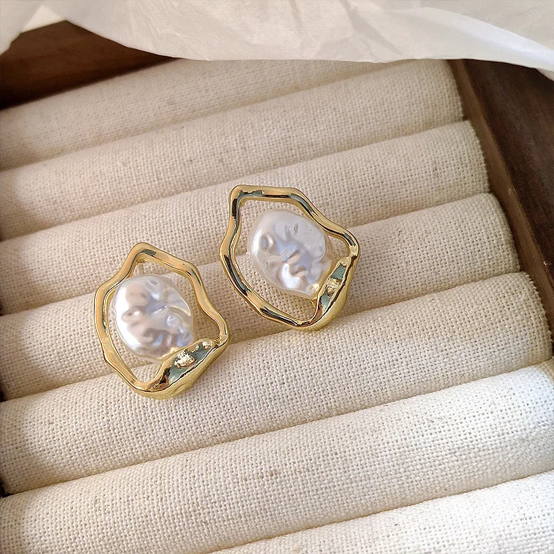 Vintage-Style Simulated Pearl Stud Earrings 5 Vintage-Style Simulated Pearl Stud Earrings - Image 5