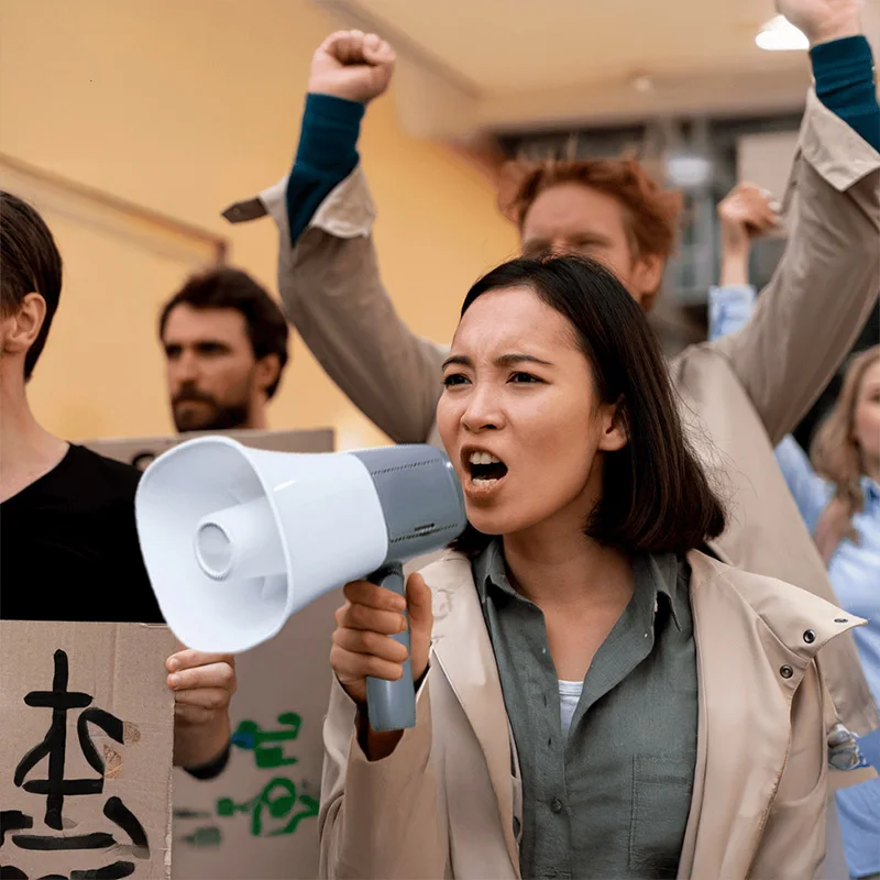 White Portable Outdoor Megaphone for Announcements 4 White Portable Outdoor Megaphone for Announcements - Image 4