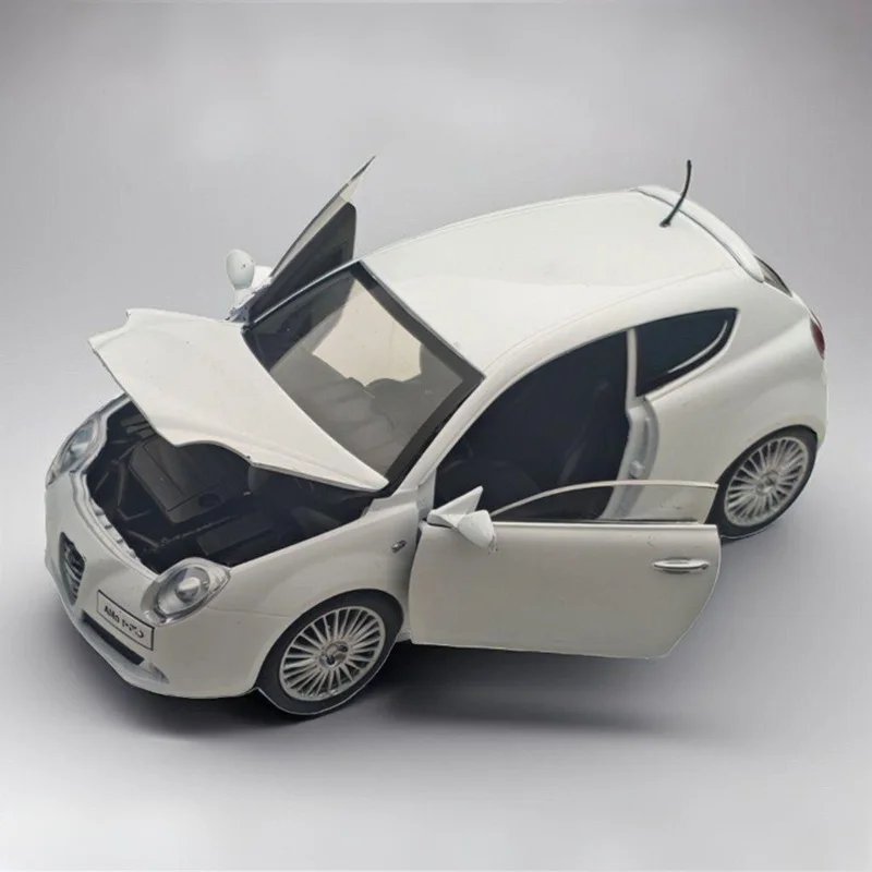 White Alfa Romeo MITO SUV Diecast Model 1:24 Scale 4 White Alfa Romeo MITO SUV Diecast Model 1:24 Scale - Image 4