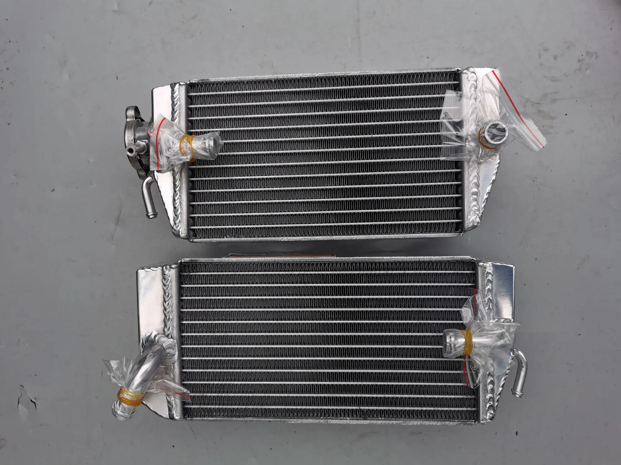 High-Performance Aluminum Radiator Pair for Honda CRF450R 4 High-Performance Aluminum Radiator Pair for Honda CRF450R - Image 4