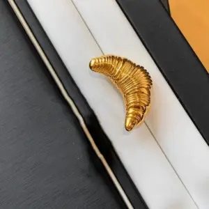 Croissant-Shaped Zinc Alloy Brooch for Men Women 12 Sa495e895ce9c457e848e8d3d41294fedQ