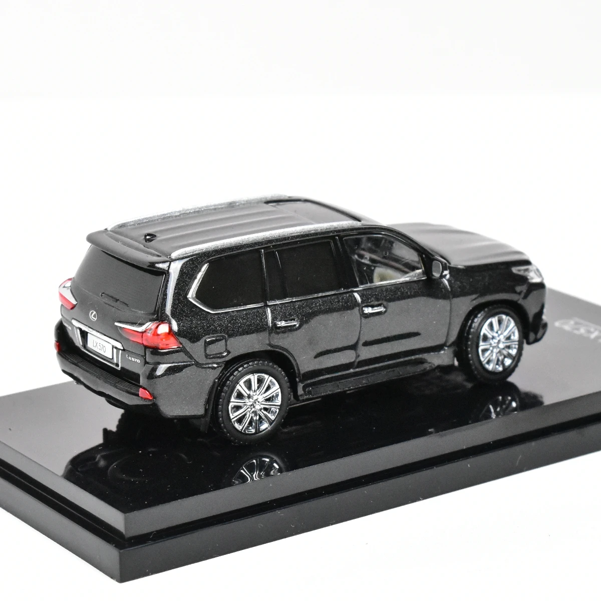 Kyosho 1:64 Lexus LX570 Diecast Model 3 Kyosho 1:64 Lexus LX570 Diecast Model - Image 3