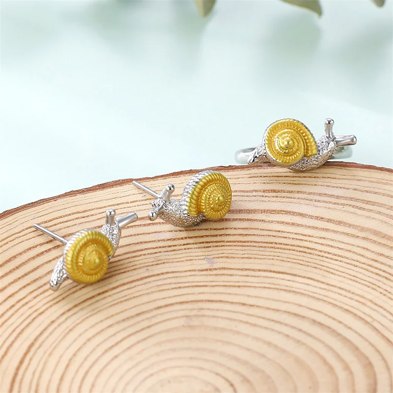 Stylish Snail-Shaped Gold and Silver Earrings 4 Stylish Snail-Shaped Gold and Silver Earrings - Image 4