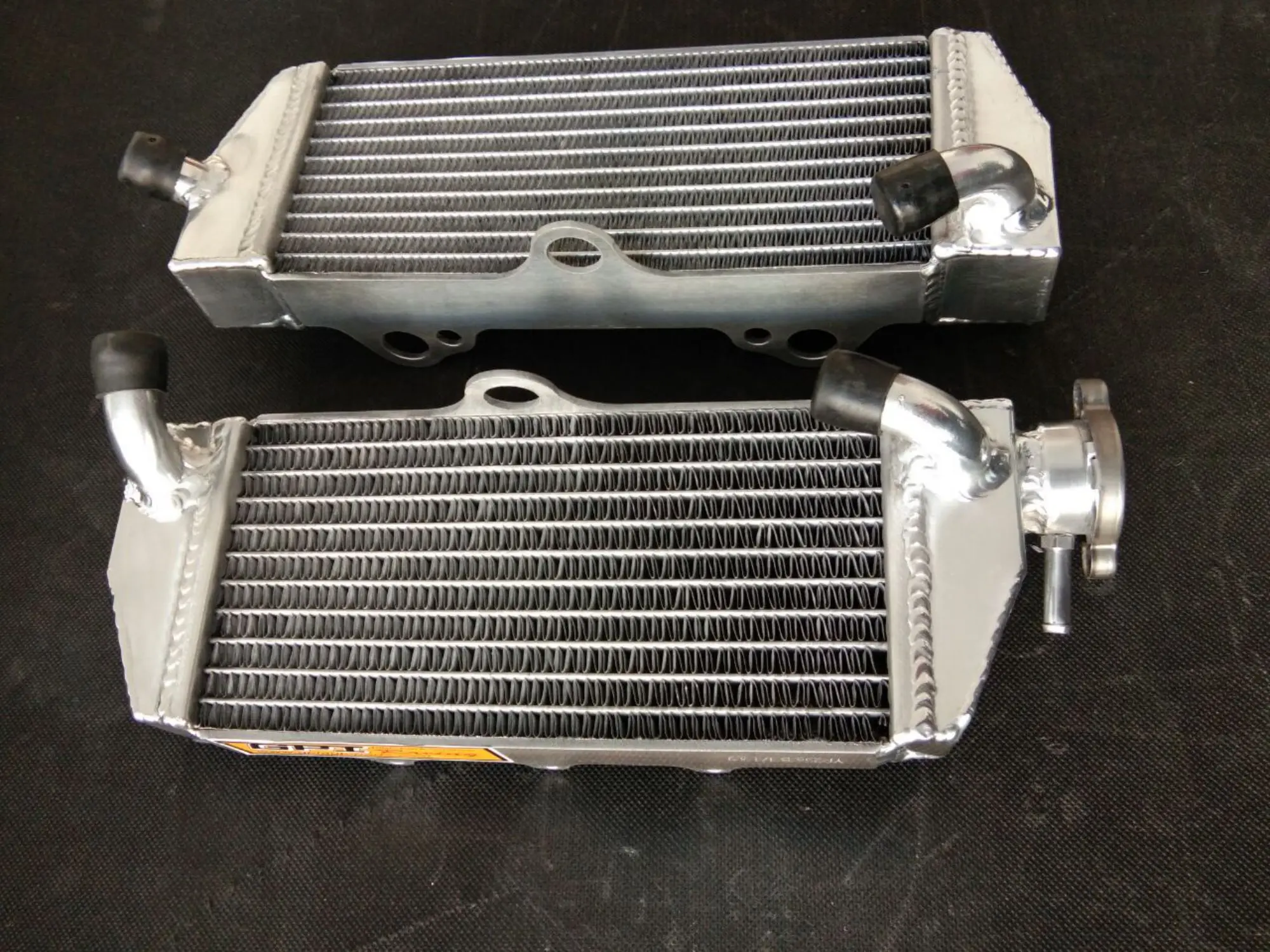 Aluminum Radiator Pair for Husqvarna WR Models 4 Aluminum Radiator Pair for Husqvarna WR Models - Image 4