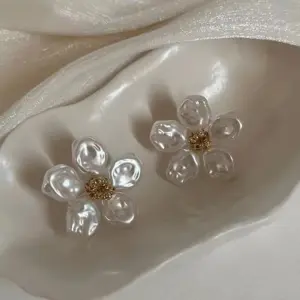 Vintage White Pearl Flower Earrings 11 Sb59ea9ba76884ff9bd378c7da571d61bJ