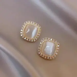 Sbb4ed28859de40659a9440864b478f27v