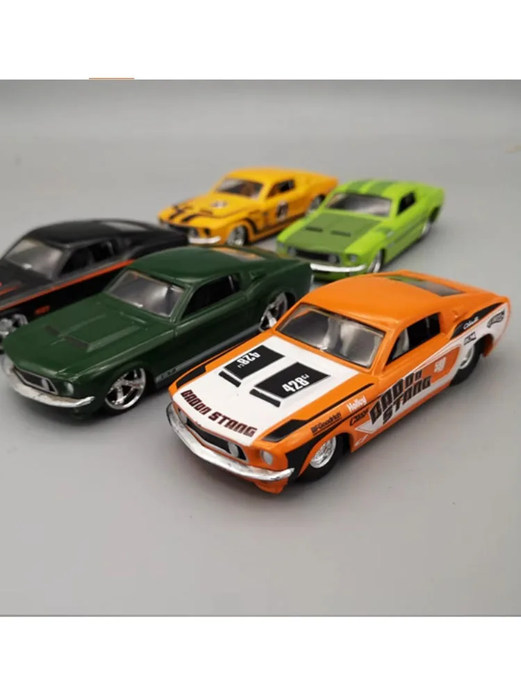 WELLY 1/43 Alloy Car Model in Vibrant Colors 5 WELLY 1/43 Alloy Car Model in Vibrant Colors - Image 5