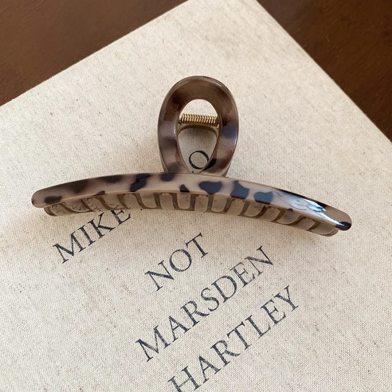 Leopard Print Acrylic Hair Clip Model HH6812 10 Leopard Print Acrylic Hair Clip Model HH6812 - Image 10