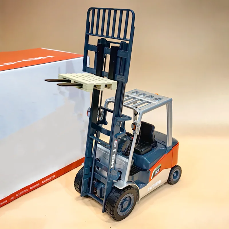 1/18 Diecast Industrial Forklift Model 4 1/18 Diecast Industrial Forklift Model - Image 4