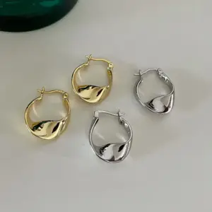 Vintage Metal Hoop Earrings in Gold and Silver 10 Scc1da9e1f8f34295bf392785bec95e1fi