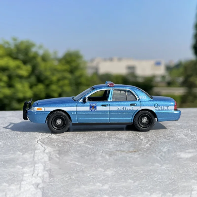 2001 Ford Crown Victoria Police Model 1/64 Scale 3 2001 Ford Crown Victoria Police Model 1/64 Scale - Image 3