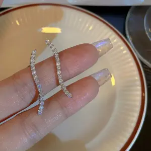 Vintage-inspired Drop Earrings with Sparkling Stones 18 Sdbe1af9f4f204bffaf02f00398a40ba7i