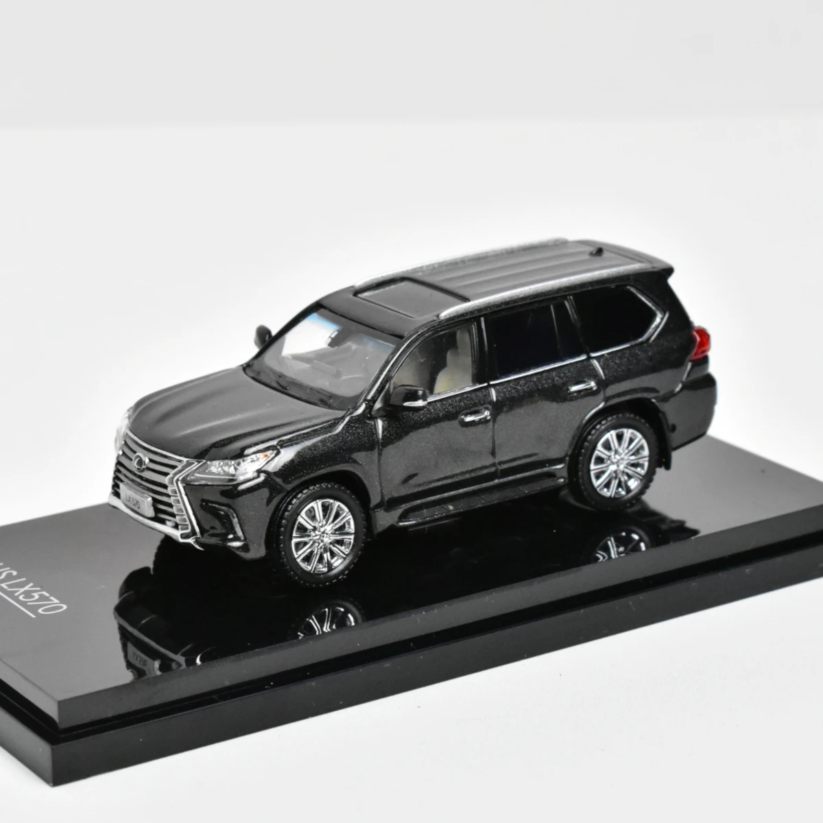 Kyosho 1:64 Lexus LX570 Diecast Model 2 Kyosho 1:64 Lexus LX570 Diecast Model - Image 2