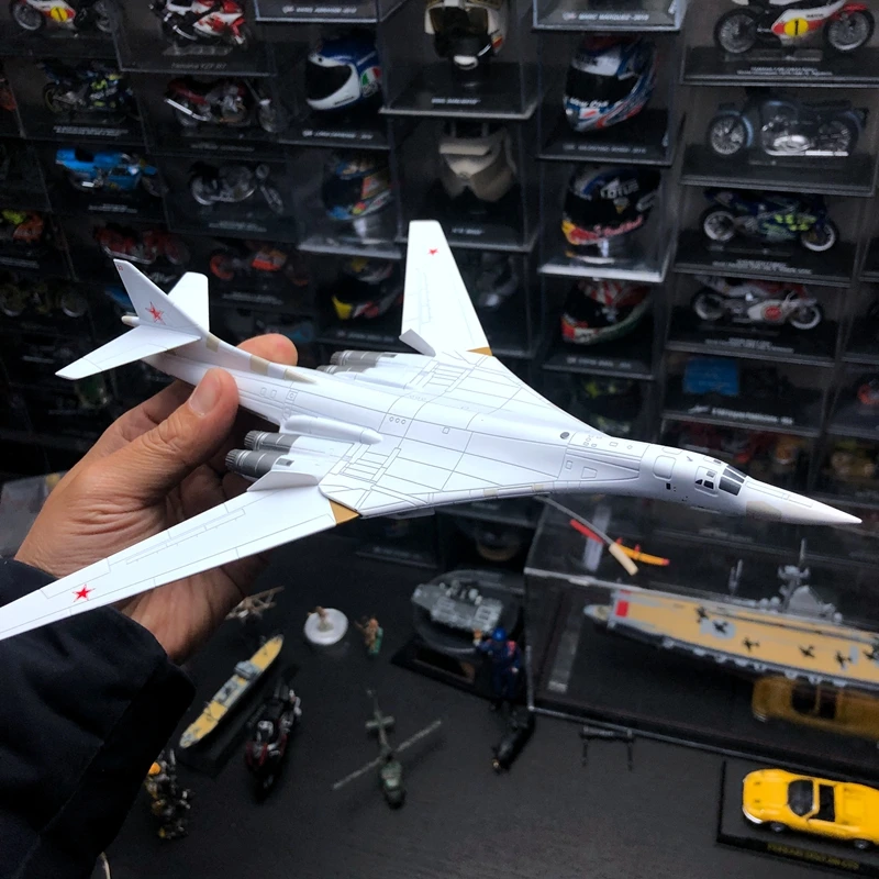 TU-160 White Swan Strategic Bomber Model 2 TU-160 White Swan Strategic Bomber Model - Image 2