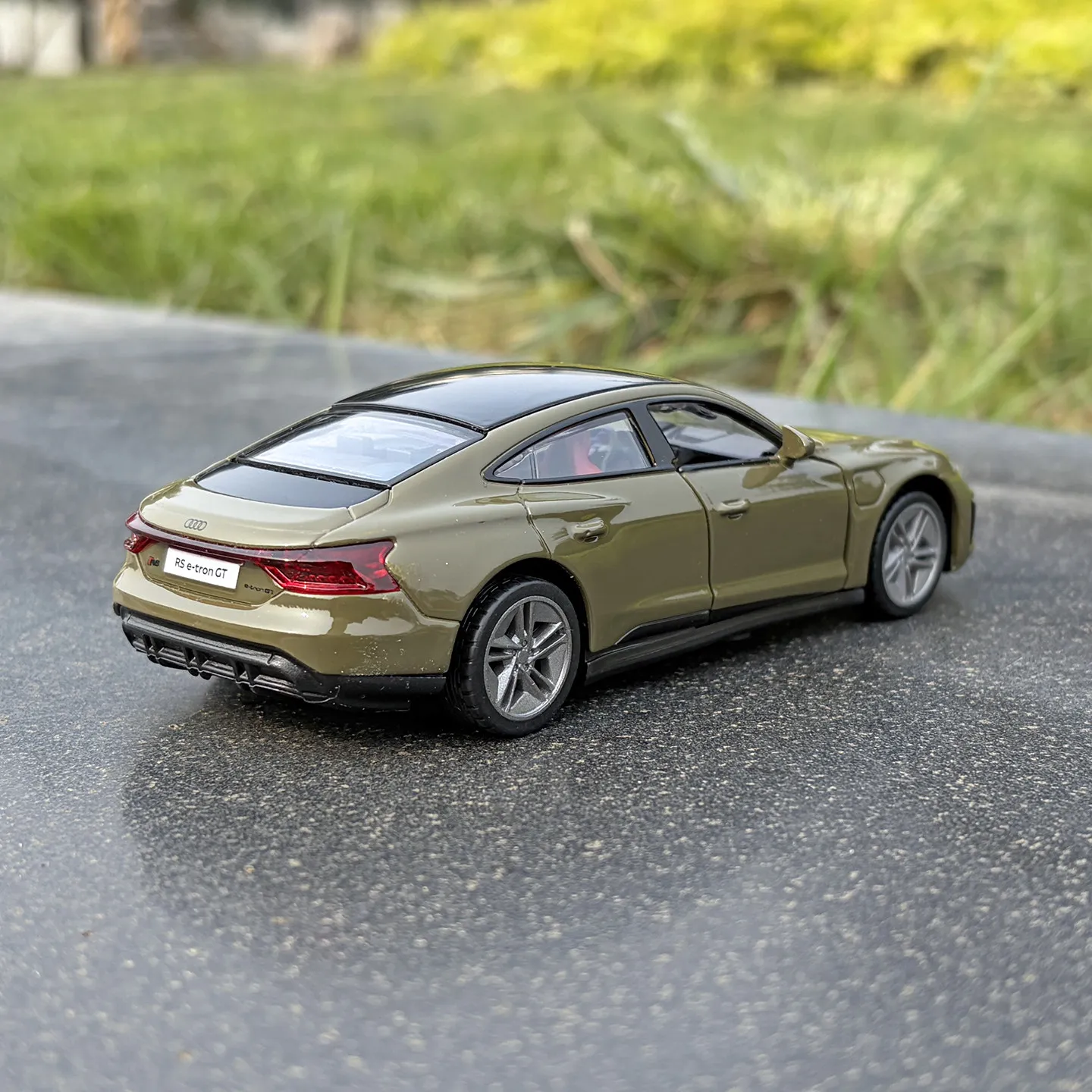 1:36 RS E-tron GT Alloy Model Car 3 1:36 RS E-tron GT Alloy Model Car - Image 3