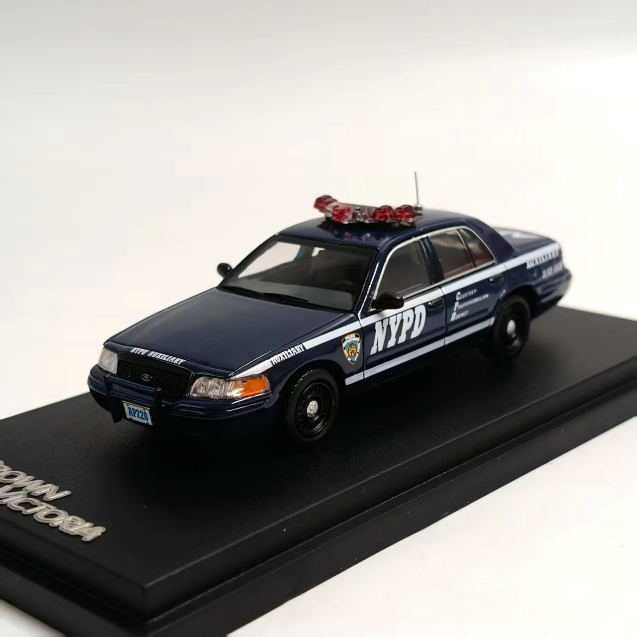 NYPD Victoria Crown Auxiliary Vehicle Model 4 NYPD Victoria Crown Auxiliary Vehicle Model - Image 4
