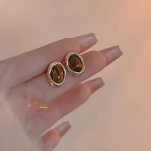 Vintage Resin Tiger Eye Drop Earrings 16 Seebe3c6373b54e46826775a9fcd65de3w