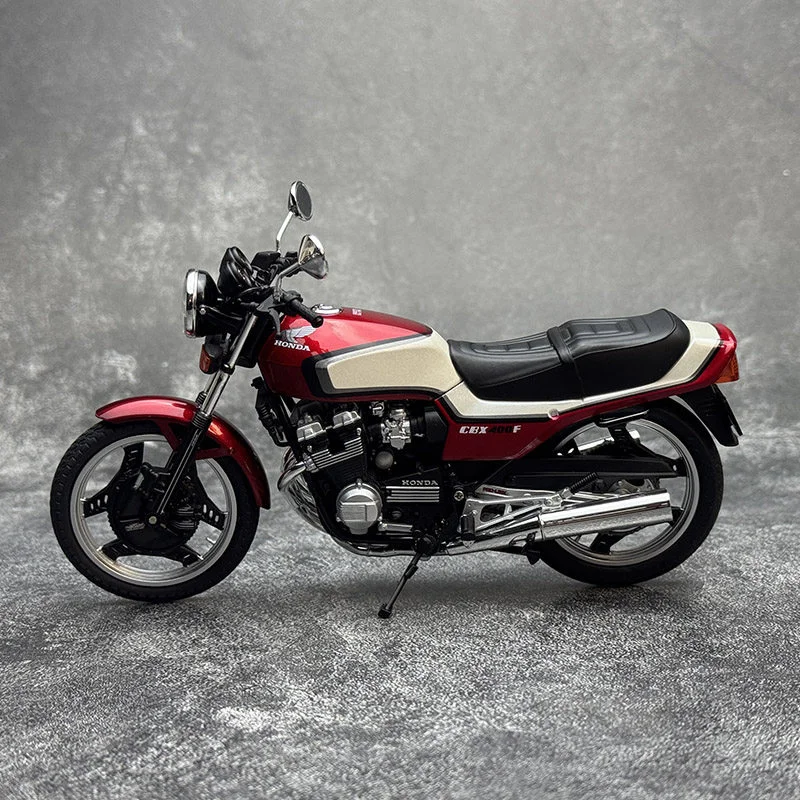 Honda CBX400F 1:12 Diecast Motorcycle Model 5 Honda CBX400F 1:12 Diecast Motorcycle Model - Image 5