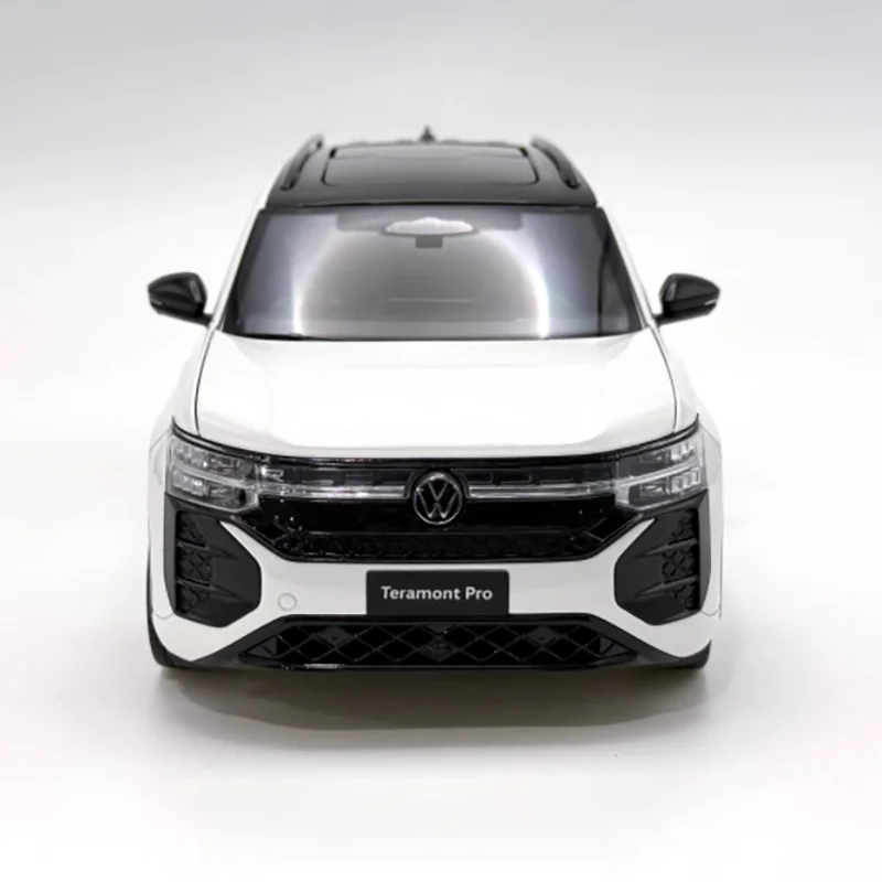 VW Pro Teramont 2025 1:18 Diecast Model 2 VW Pro Teramont 2025 1:18 Diecast Model - Image 2