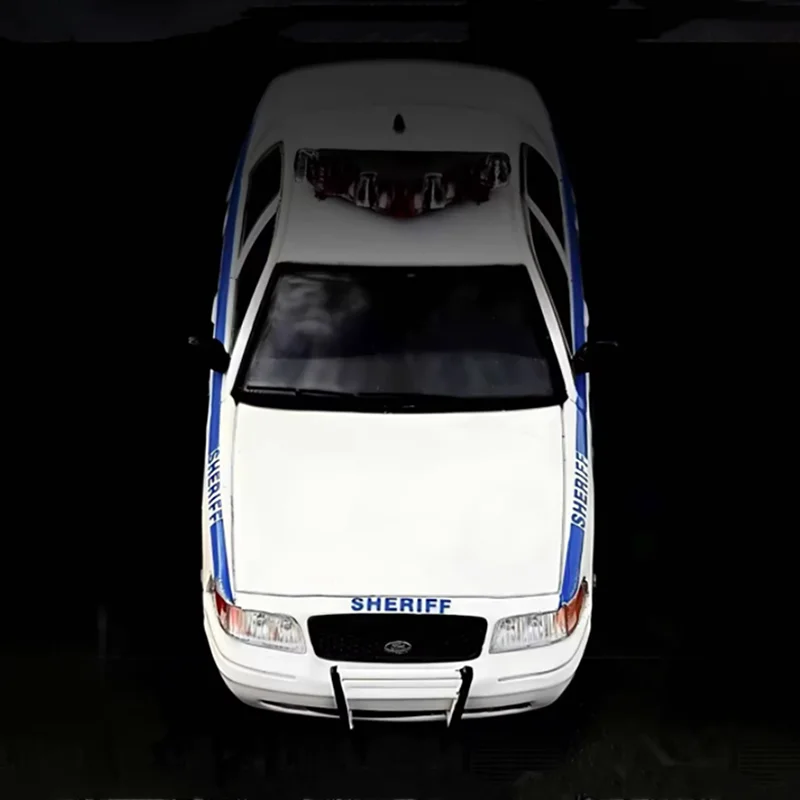 Victorian Crown 1/64 Diecast Model for Collectors 5 Victorian Crown 1/64 Diecast Model for Collectors - Image 5