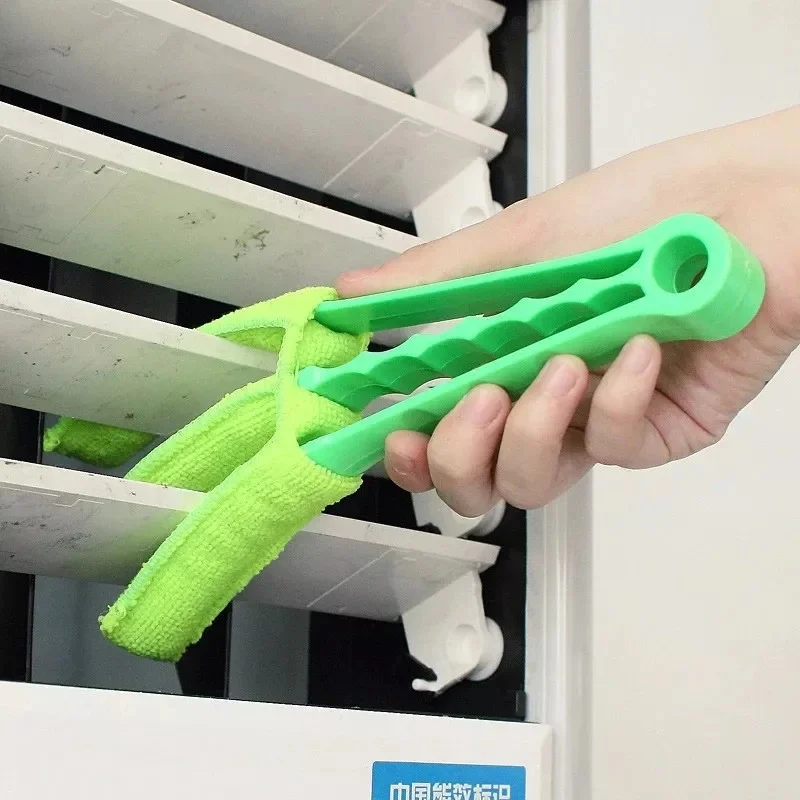 Vibrant Microfiber Venetian Blind Cleaner 3 Vibrant Microfiber Venetian Blind Cleaner - Image 3