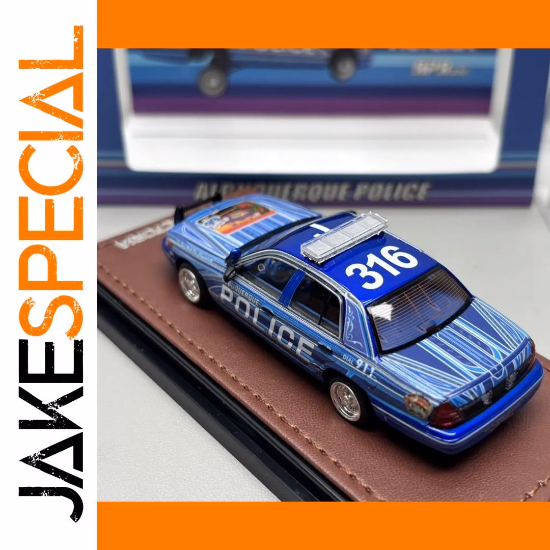 Ford Crown Victoria Police Car Diecast Model 1:64 - Image 4