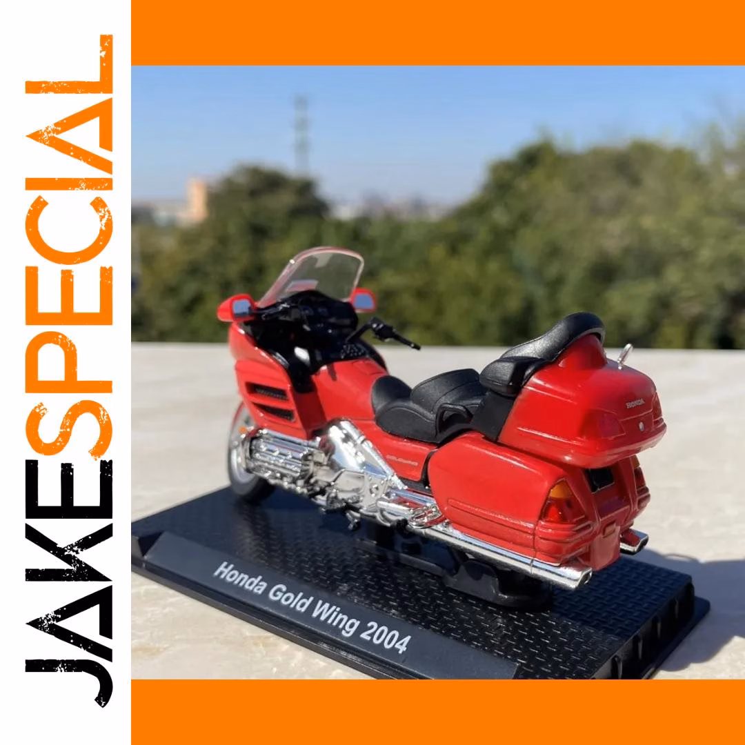1:24 Scale Honda Gold Wing Motorcycle Model - Image 5