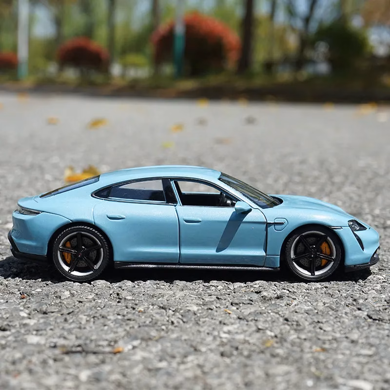 WELLY 1:24 Porsche Taycan Turbo S Model Car - Image 4
