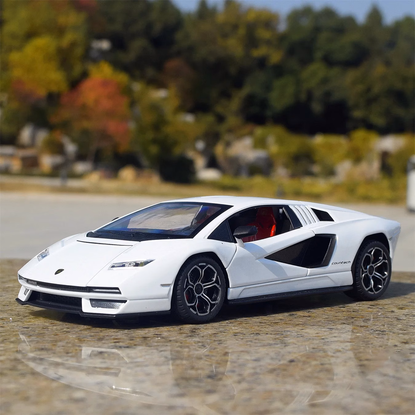 Bburago 1:24 Lamborghini Countach Model LPI800-4