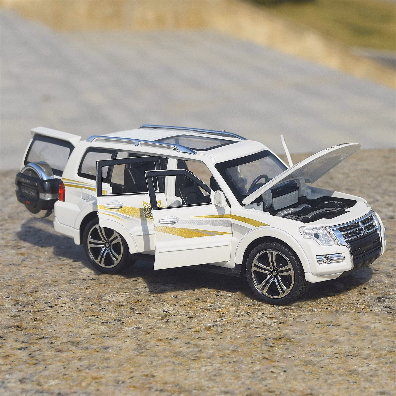 1:32 Pajero Alloy Miniature Model Car - Image 8