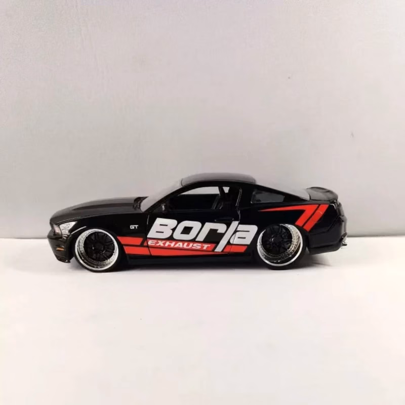 1:24 Scale Diecast 2010 Mustang GT Model - Image 2
