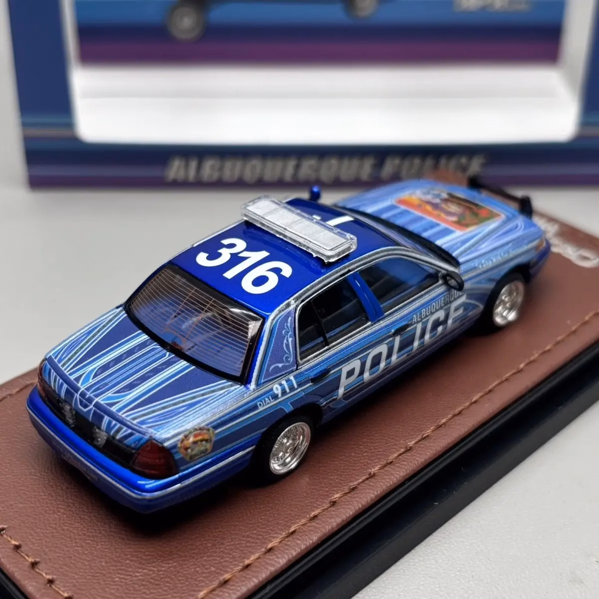 Ford Crown Victoria Police Car Diecast Model 1:64 - Image 3