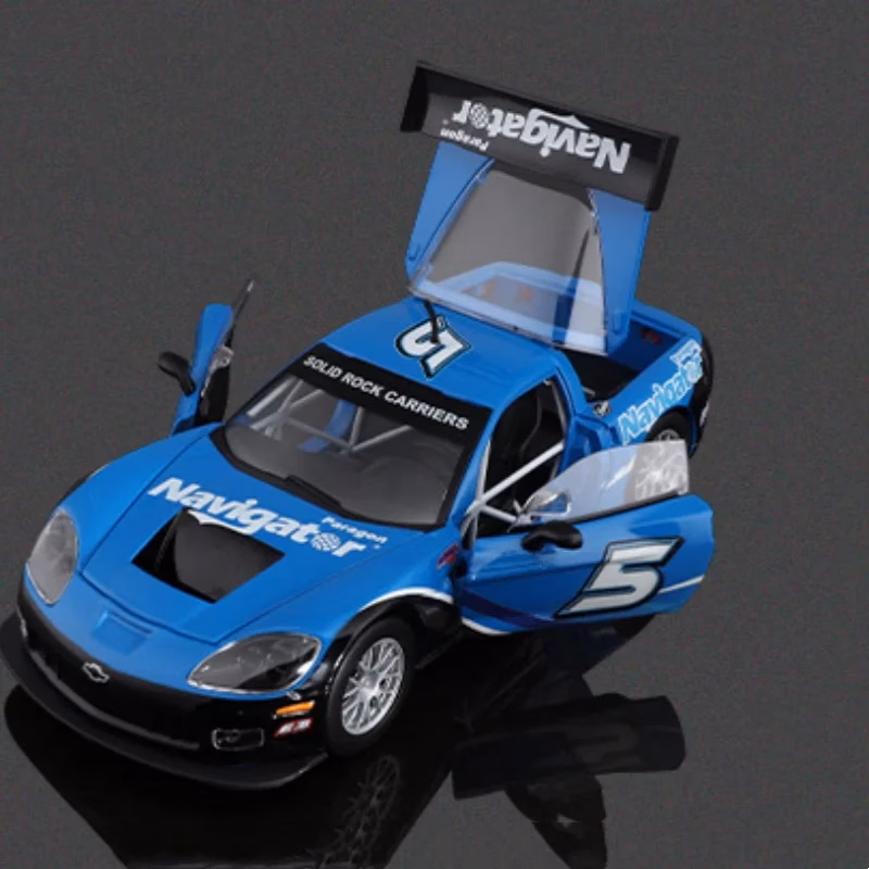 Bburago 1:24 Chevrolet Corvette C6R Model Car - Image 5