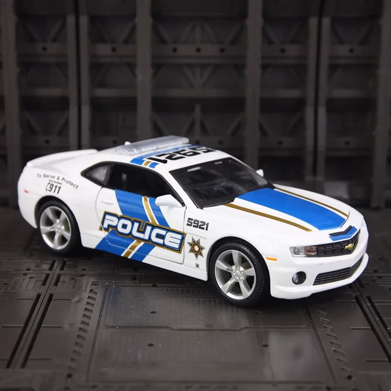 1:24 Chevrolet Camaro Police Model Diecast Car - Image 7