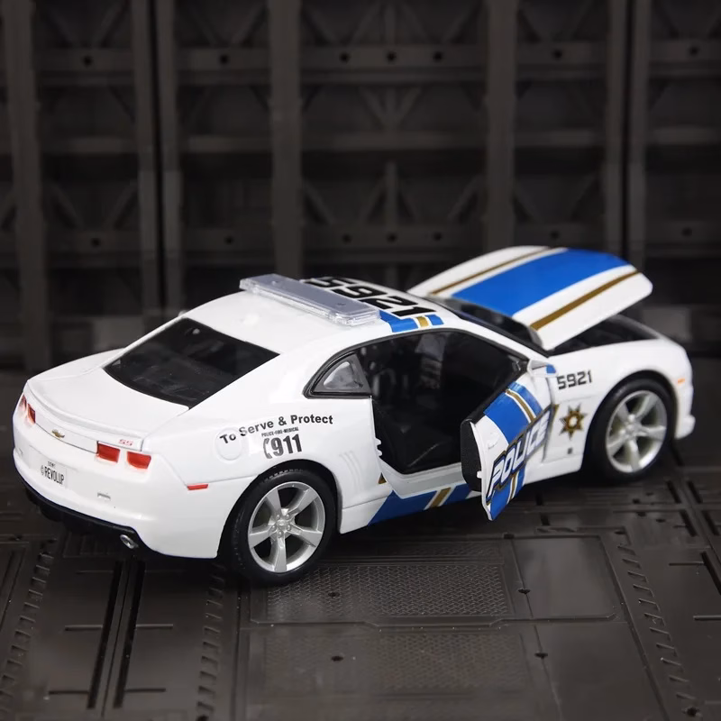 1:24 Chevrolet Camaro Police Model Diecast Car - Image 5