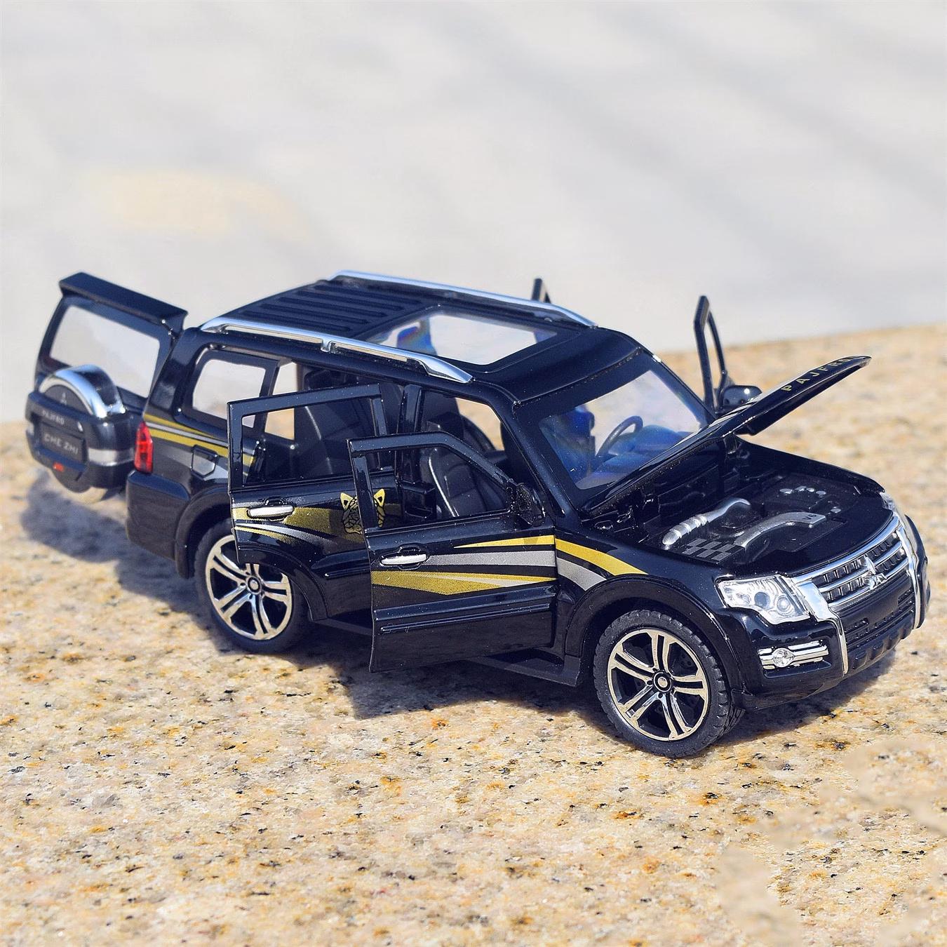 1:32 Pajero Alloy Miniature Model Car - Image 7