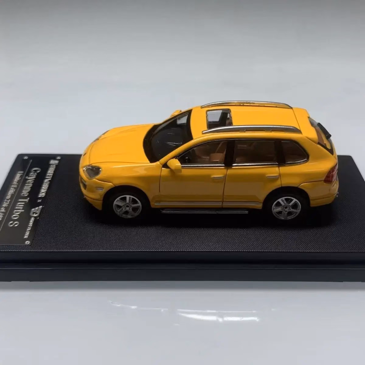 Porsche Cayenne Turbo S 1:64 Diecast Model - Image 2