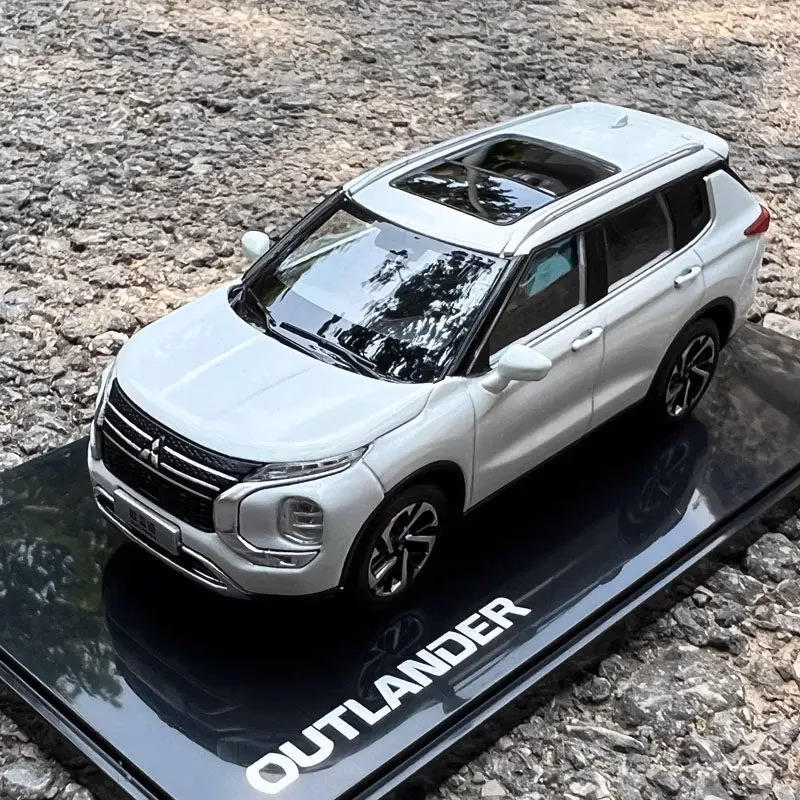 2023 Outlander SUV 1:43 Scale Diecast Model