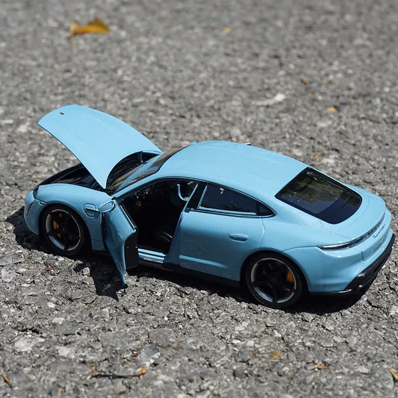 WELLY 1:24 Porsche Taycan Turbo S Model Car - Image 3
