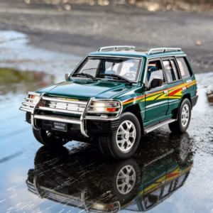 1:18 Scale Pajero SUV Alloy Diecast Model