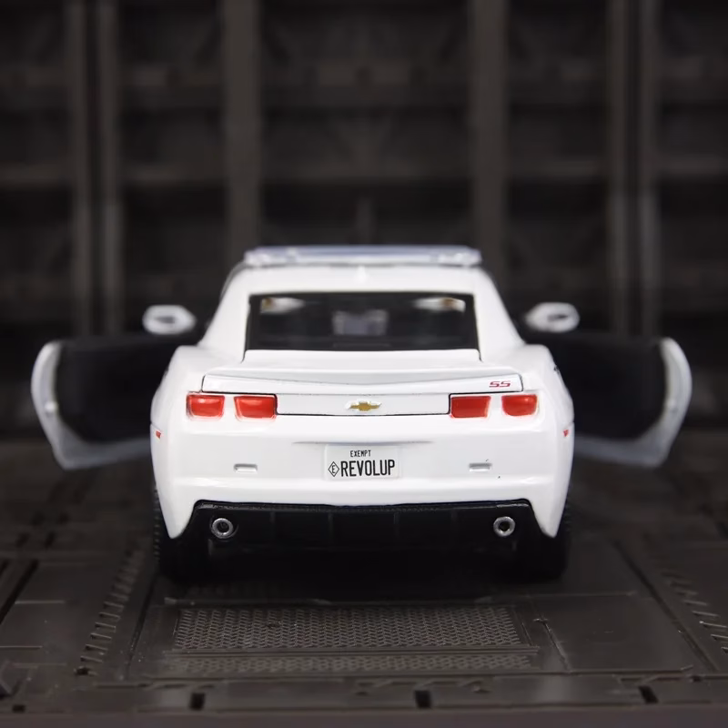1:24 Chevrolet Camaro Police Model Diecast Car - Image 4
