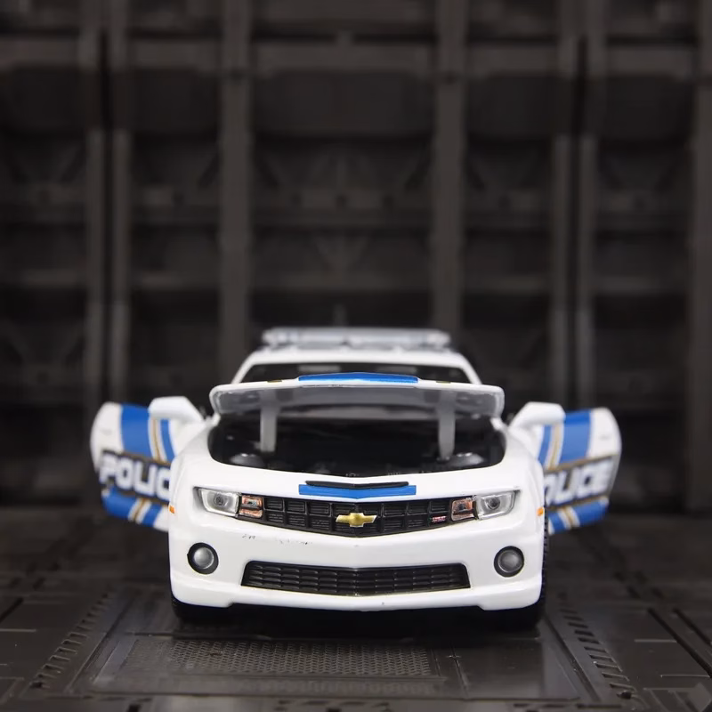 1:24 Chevrolet Camaro Police Model Diecast Car - Image 3