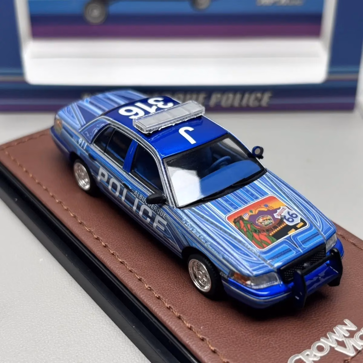 Ford Crown Victoria Police Car Diecast Model 1:64 - Image 2