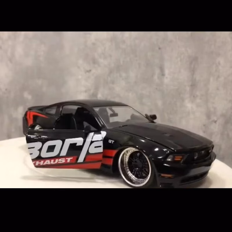 1:24 Scale Diecast 2010 Mustang GT Model - Image 3