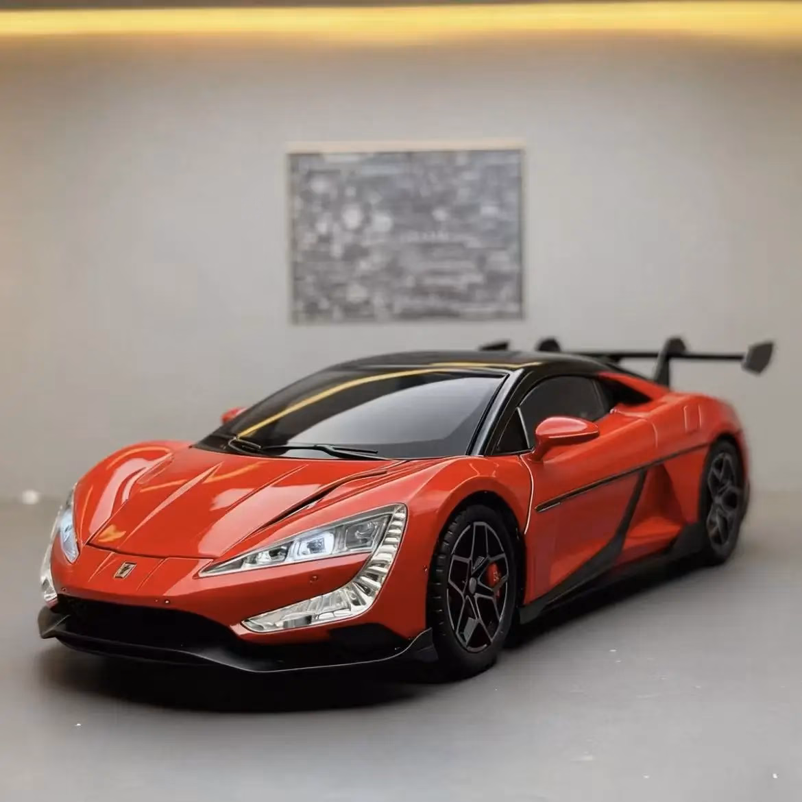 WELLY U9 1:24 Scale Alloy Model Car - Image 6