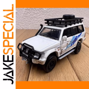 Mitsubishi Pajero Shogun Diecast Model 1:64 Scale