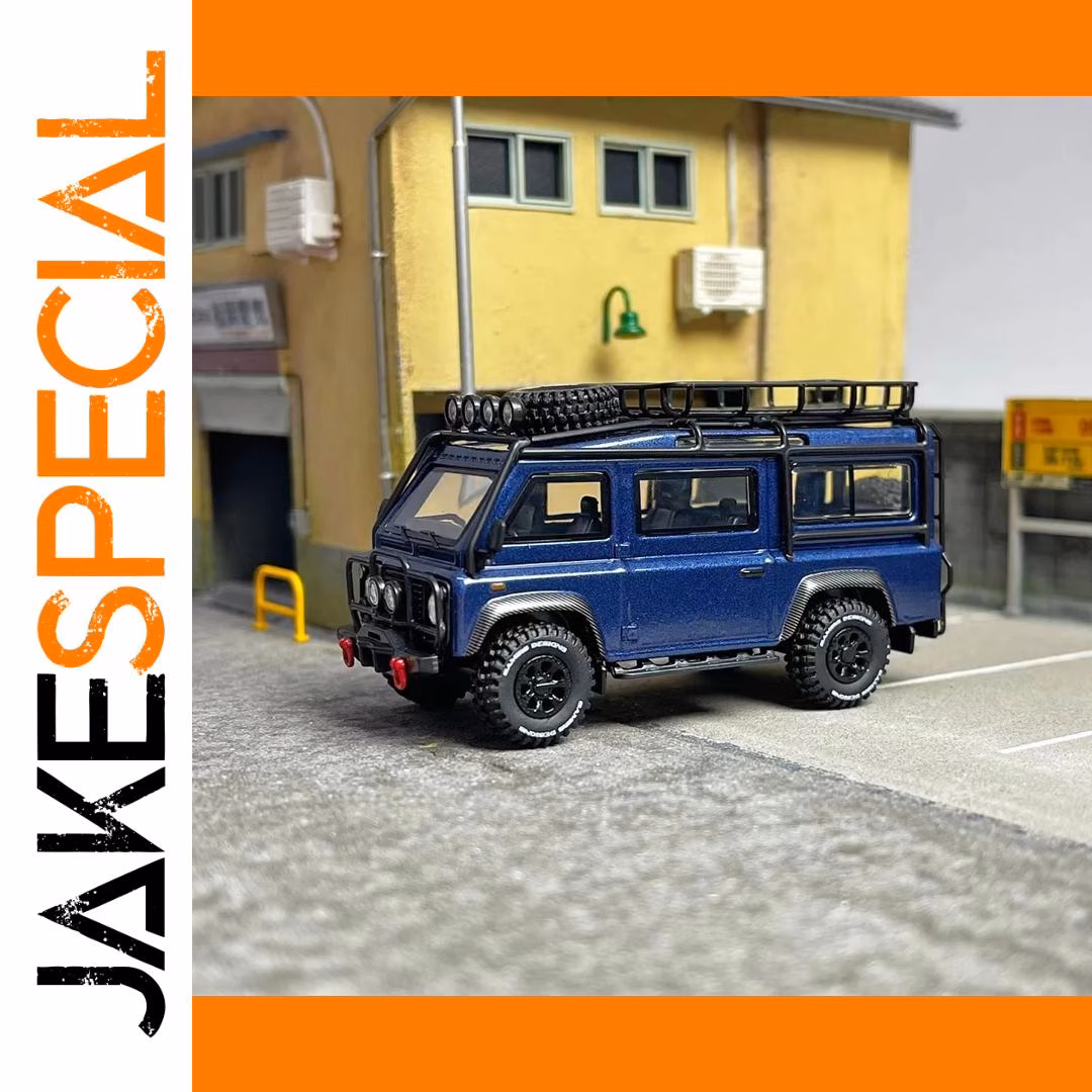 1:64 Scale Diecast Model Van with Accessories - Image 3
